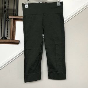 Lululemon - Forest Green 17” Crops - size 4